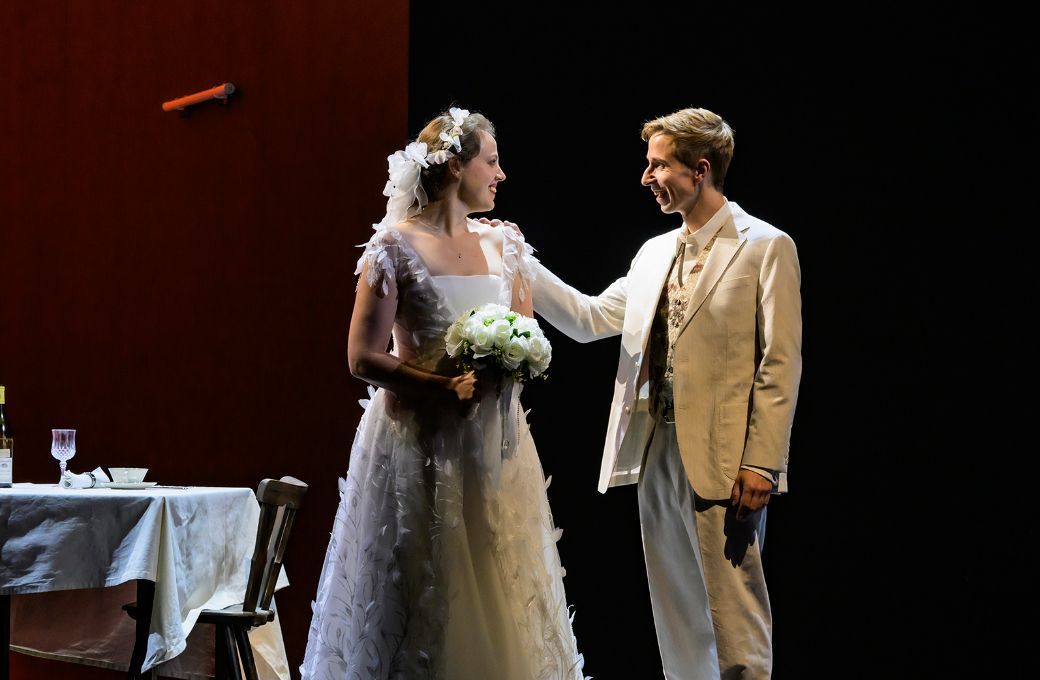 Julia Grüter (Stela) und Martin Platz (Tuomas) © Bettina Stoess