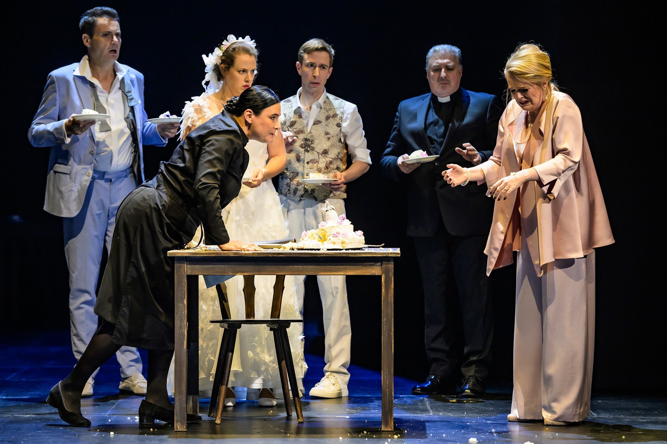 Jochen Kupfer, Julia Grüter, Almerija Delic, Martin Platz, Taras Konoshchenko, Chloë Morgan © Bettina Stoess