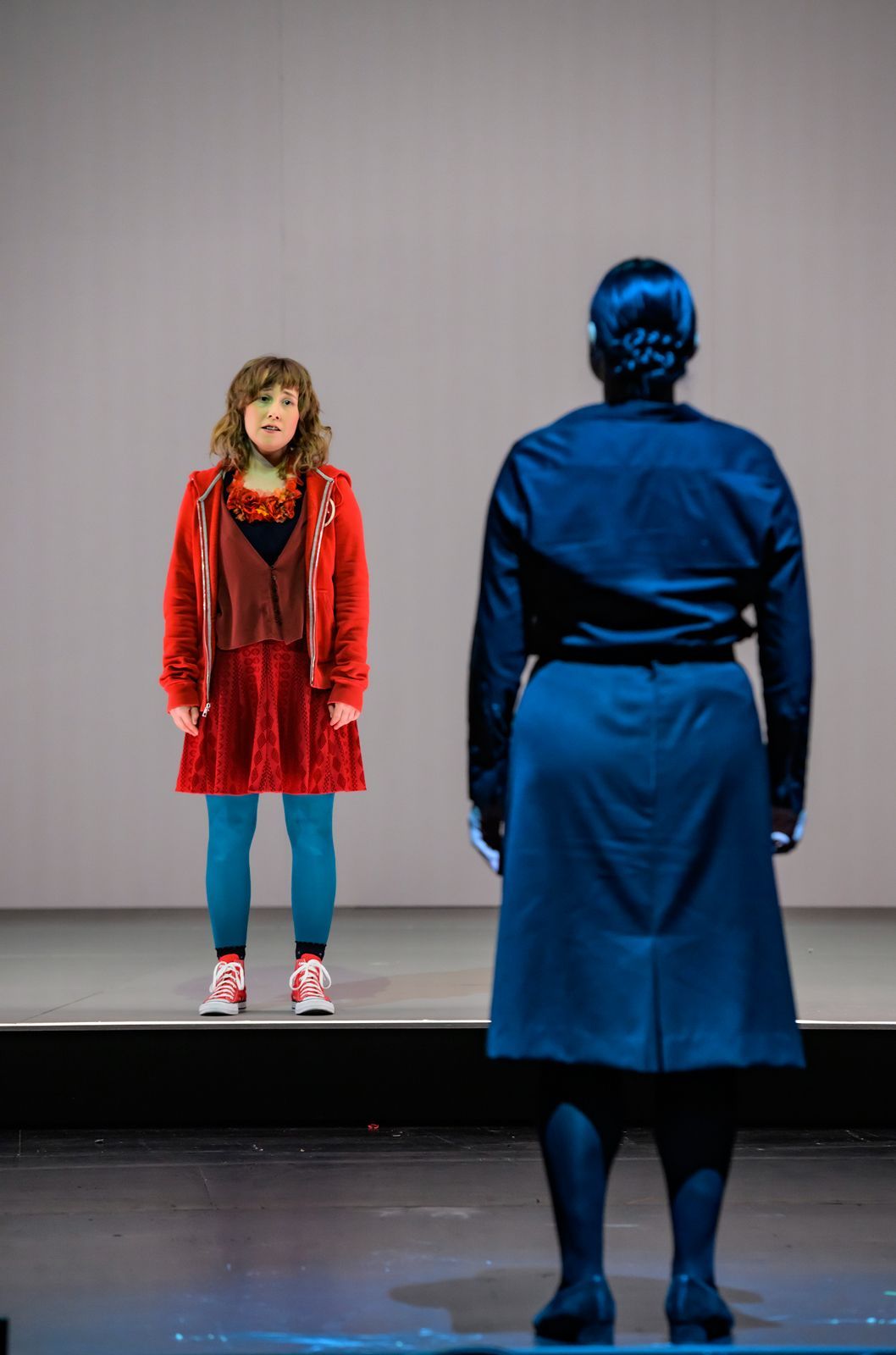 Erika Hammarberg (Markéta, Schülerin 1) und Almerija Delic (Tereza) © Bettina Stoess