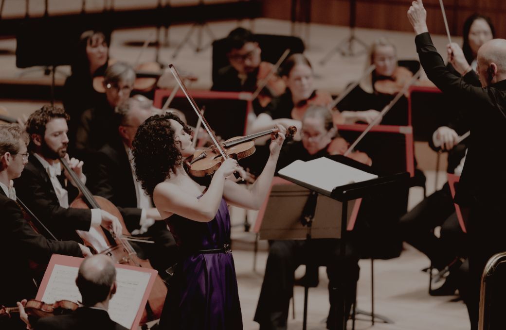 Alena Baeva, Paavo Järvi and the Philharmonia © Matthew Johnson