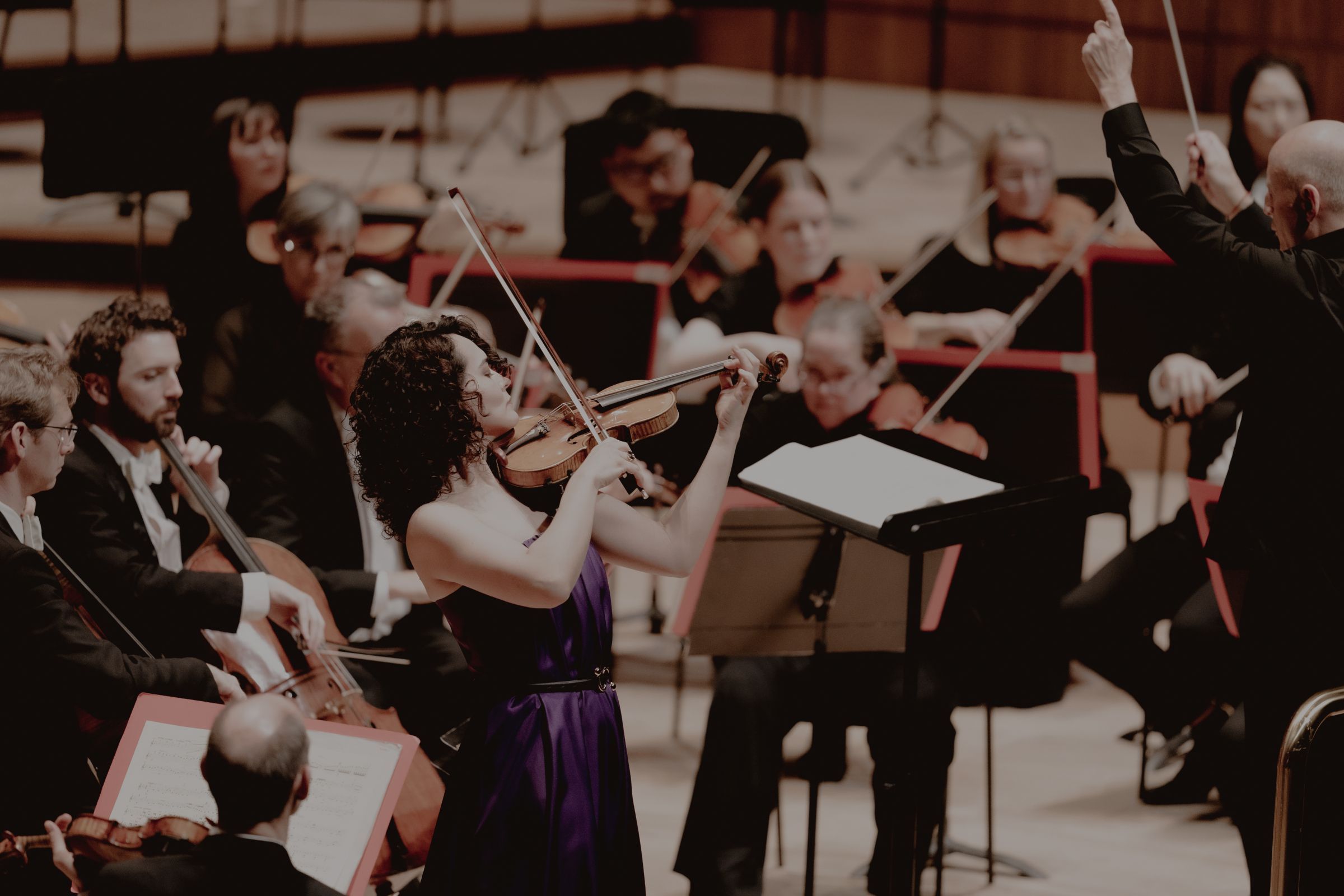 Alena Baeva, Paavo Järvi and the Philharmonia &copy; Matthew Johnson