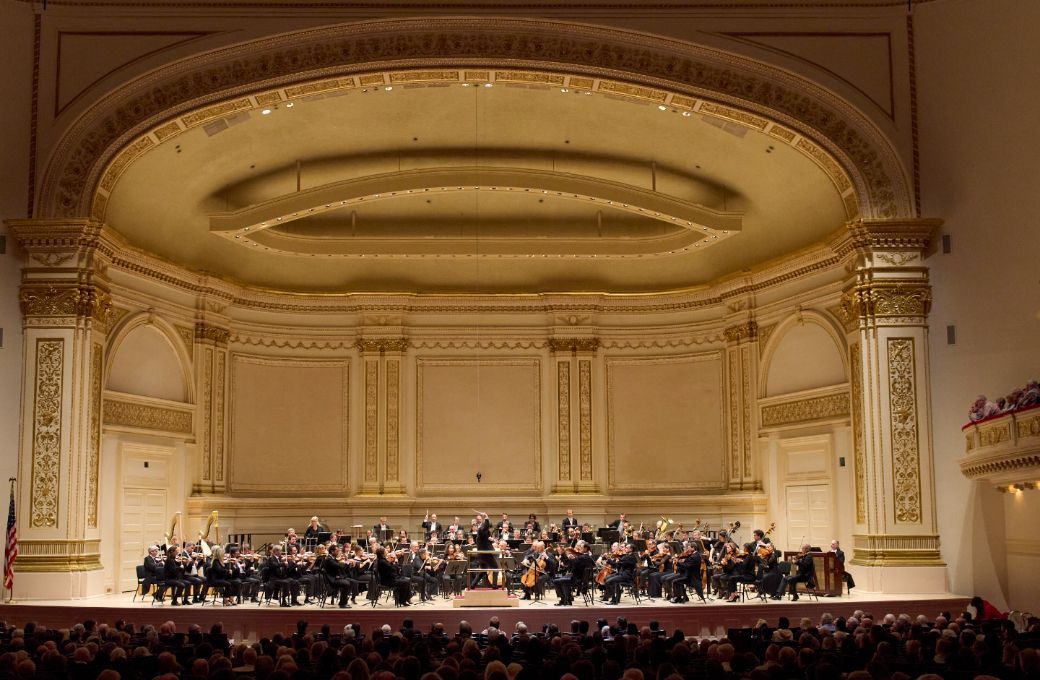 Cristian Măcelaru conducts the Orchestre National de France in Carnegie Hall &copy; Stefan Cohen