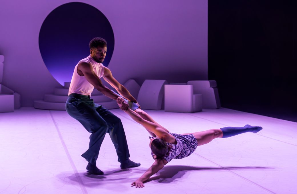 TanzLuzern in Phoebe Jewitt's <i>White Rabbit</i> © Ingo Hoehn