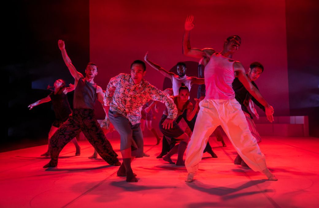 TanzLuzern in Phoebe Jewitt's <i>White Rabbit</i> © Ingo Hoehn