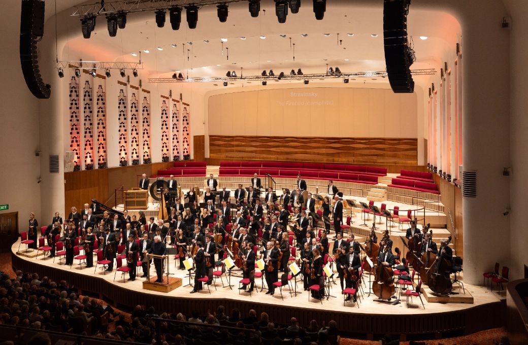 Sir Simon Rattle and the BRSO in Liverpool’s Philharmonic Hall &copy; BR | Astrid Ackermann