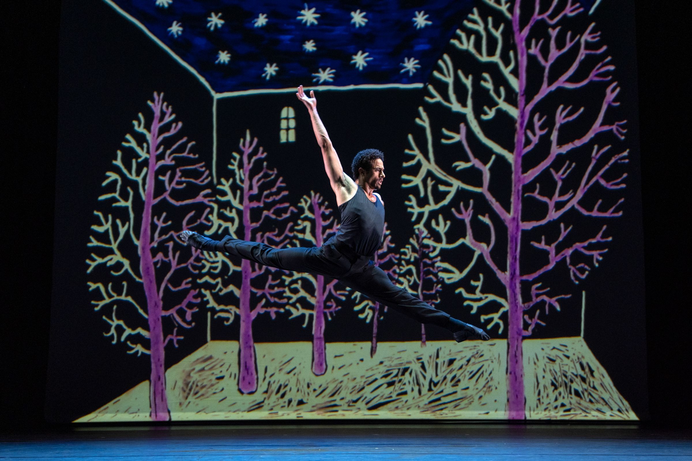 Patricio Revé in Alexei Ratmansky's <i>Middle Duet II</i> &copy; Andrej Uspenski