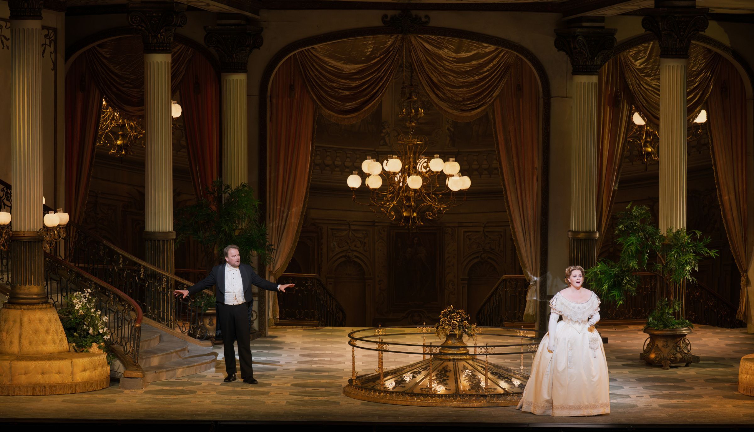 Tomasz Konieczny (Mandryka) and Rachel Willis-Sørensen (Arabella) &copy; Marty Sohl | Met Opera