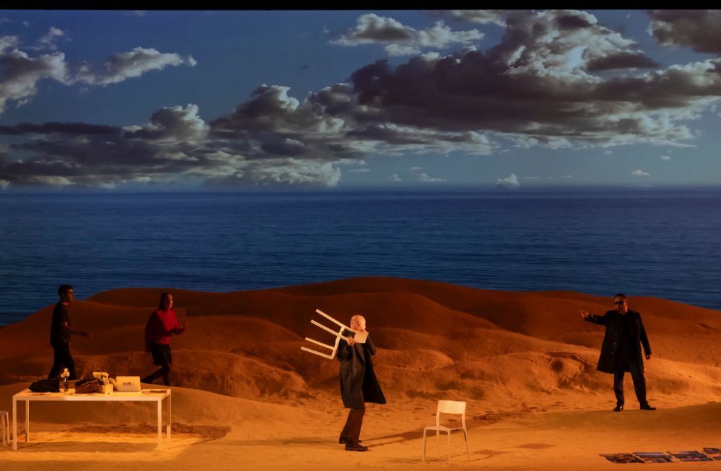 Escena de <i>Enemigo del pueblo</i> en Les Arts &copy; Miguel Lorenzo &amp; Mikel Ponce | Les Arts