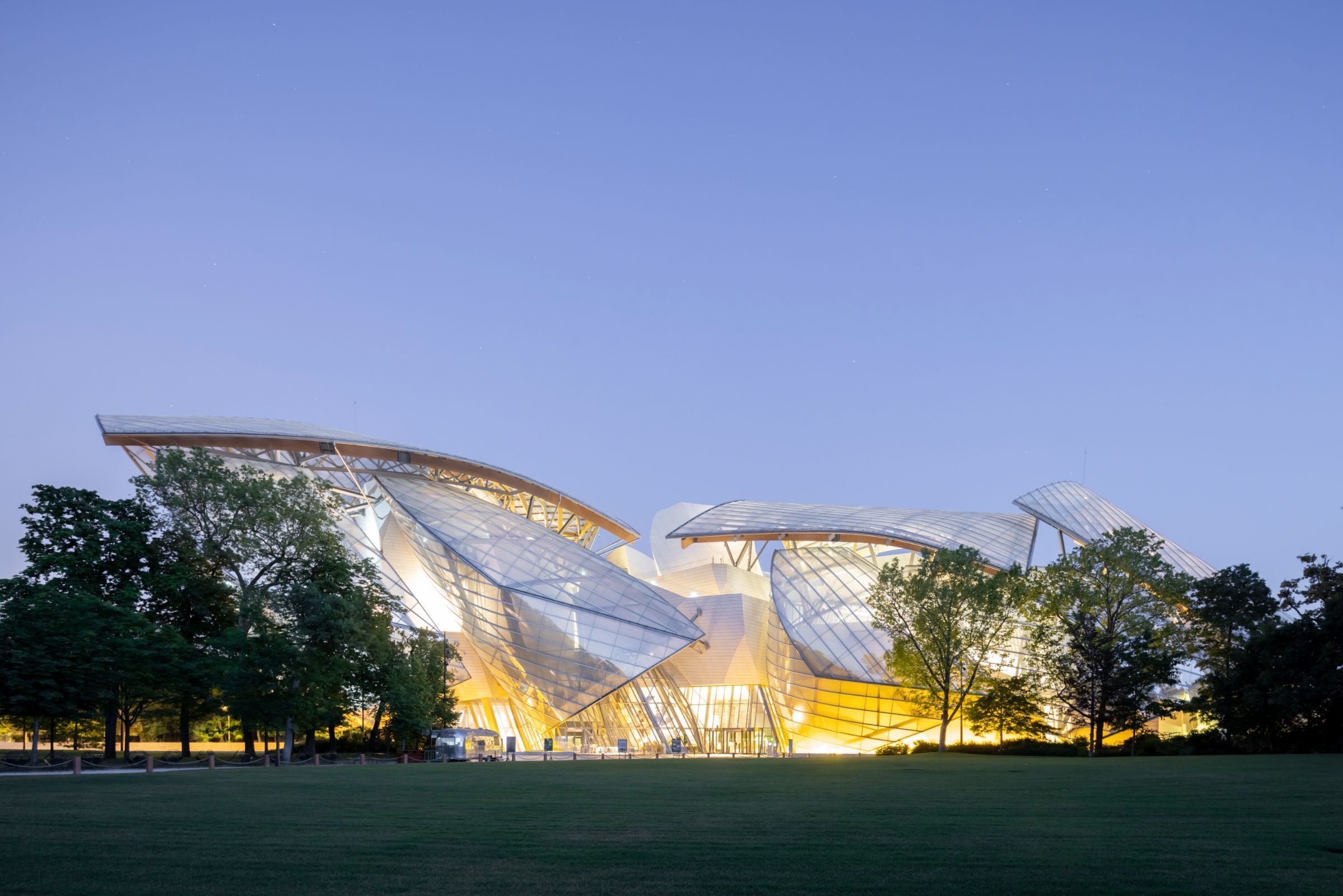 Façade nord du bâtiment de la Fondation Louis Vuitton &copy; Fondation Louis Vuitton / Iwan Baan