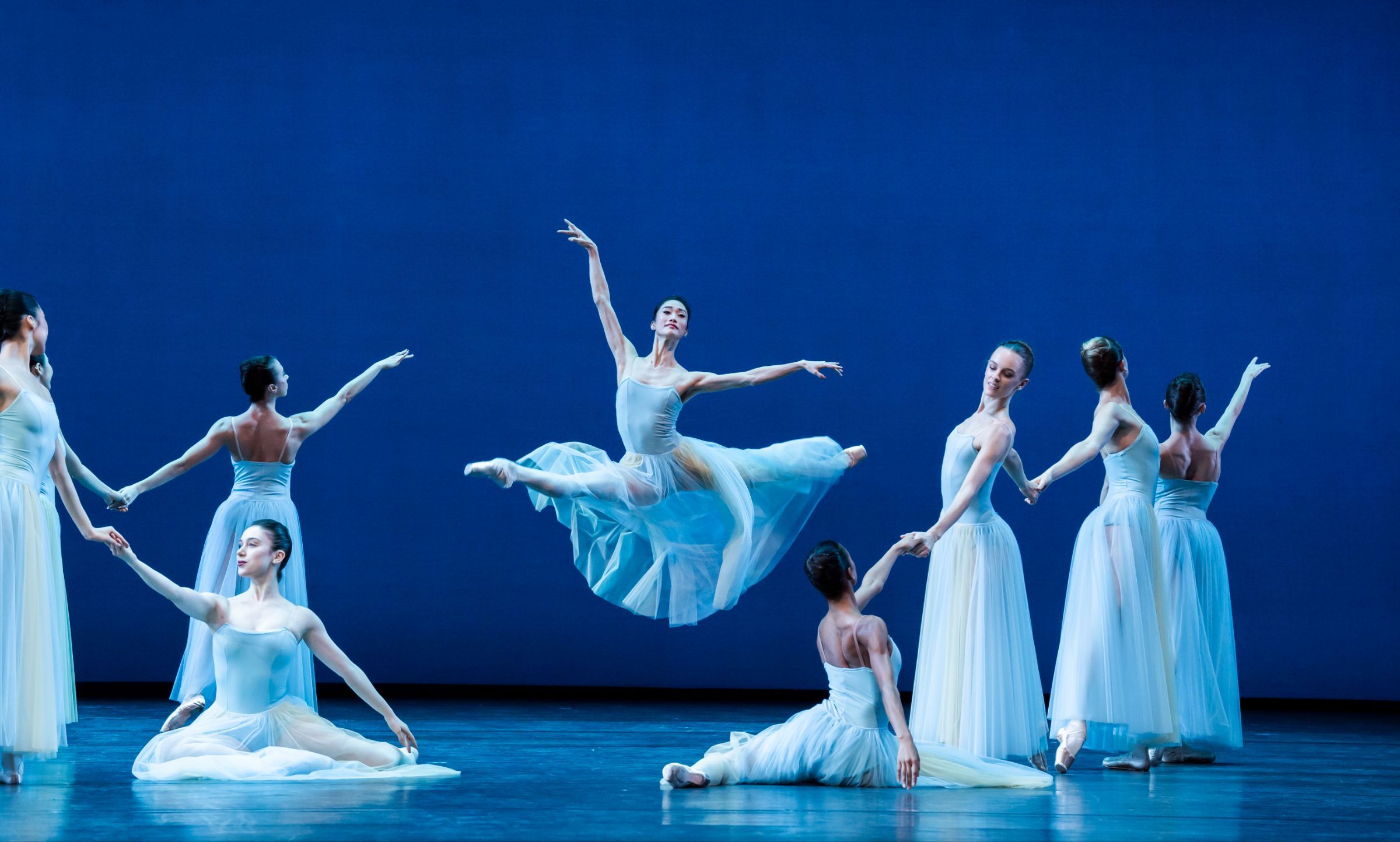 Fumi Kaneko with The Royal Ballet in George Balanchine's <i>Serenade</i> &copy; 2025 Tristram Kenton