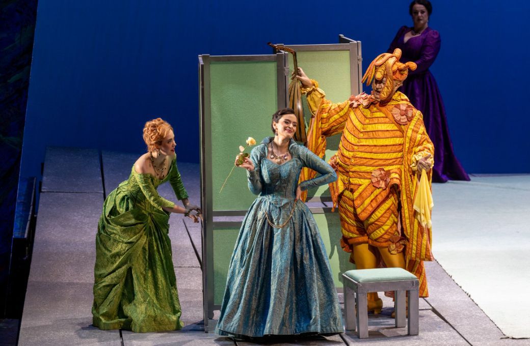 Alma Neuhaus (Meg Page), Ruzan Mantashyan (Alice FOrd), Ambrogio Maestri (Falstaff)