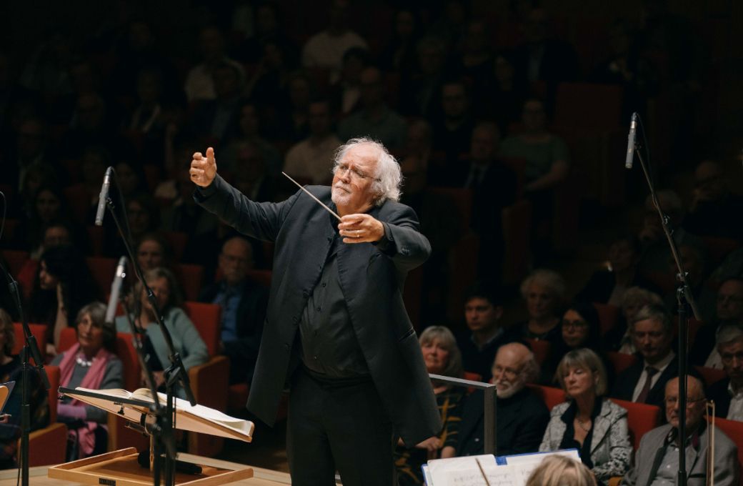 Donald Runnicles dirige la Dresdner Philharmonie © Sebastian Weingart