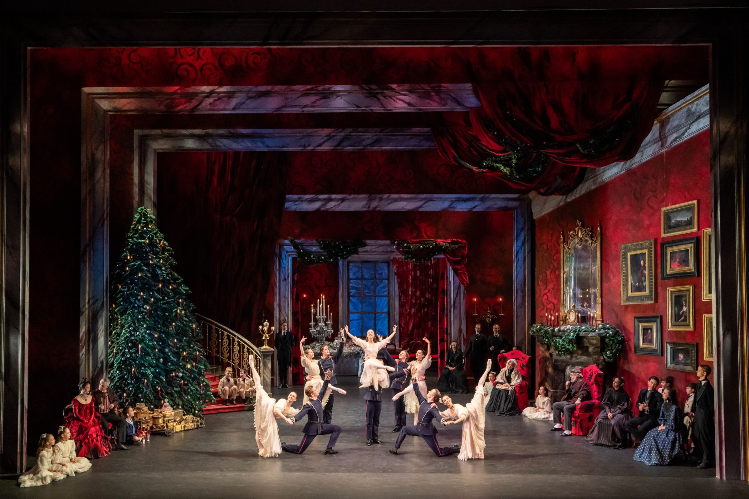 Birmingham Royal Ballet in Sir Peter Wright's <i>The Nutcracker</i> © Johan Persson