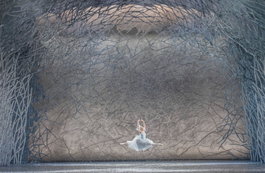 Yuki Sugiura as the Snow Queen in Sir Peter Wright's <i>The Nutcracker</i> © Johan Persson