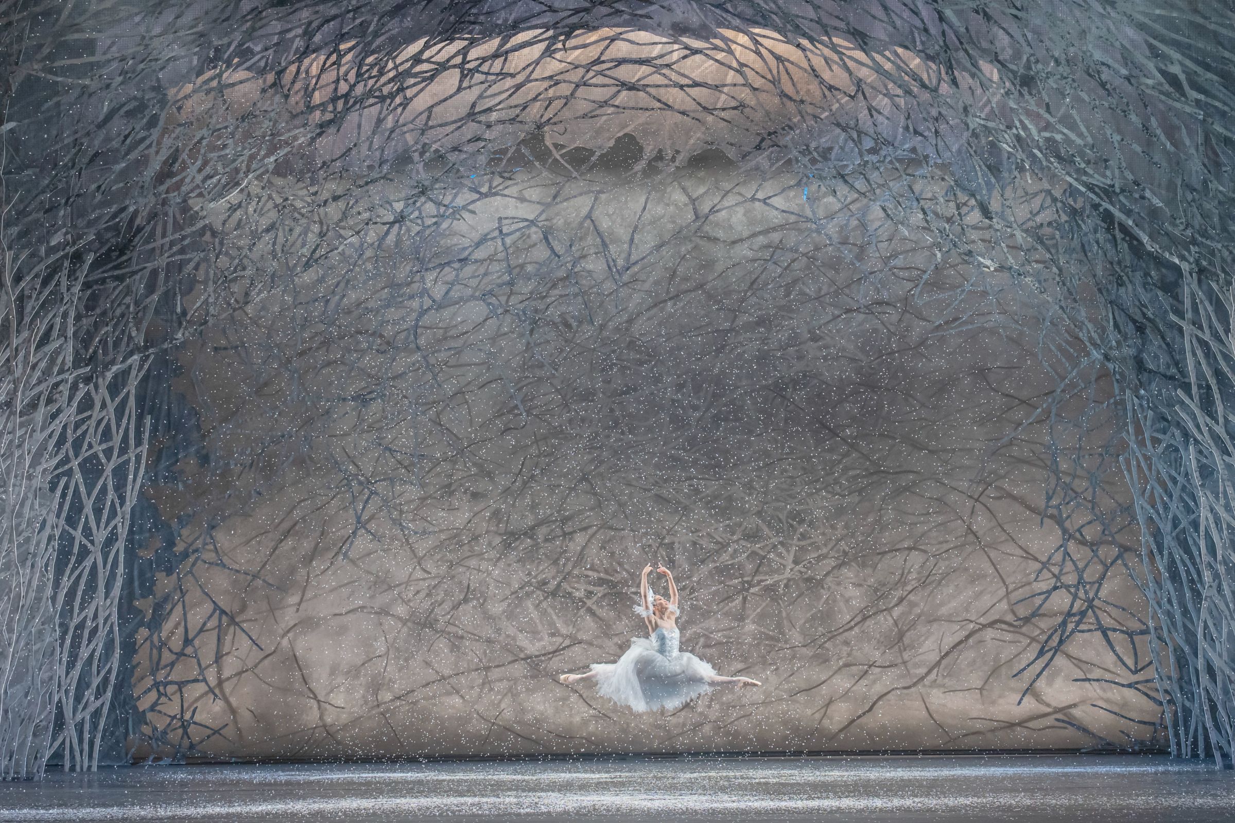 Yuki Sugiura as the Snow Queen in Sir Peter Wright's <i>The Nutcracker</i> © Johan Persson