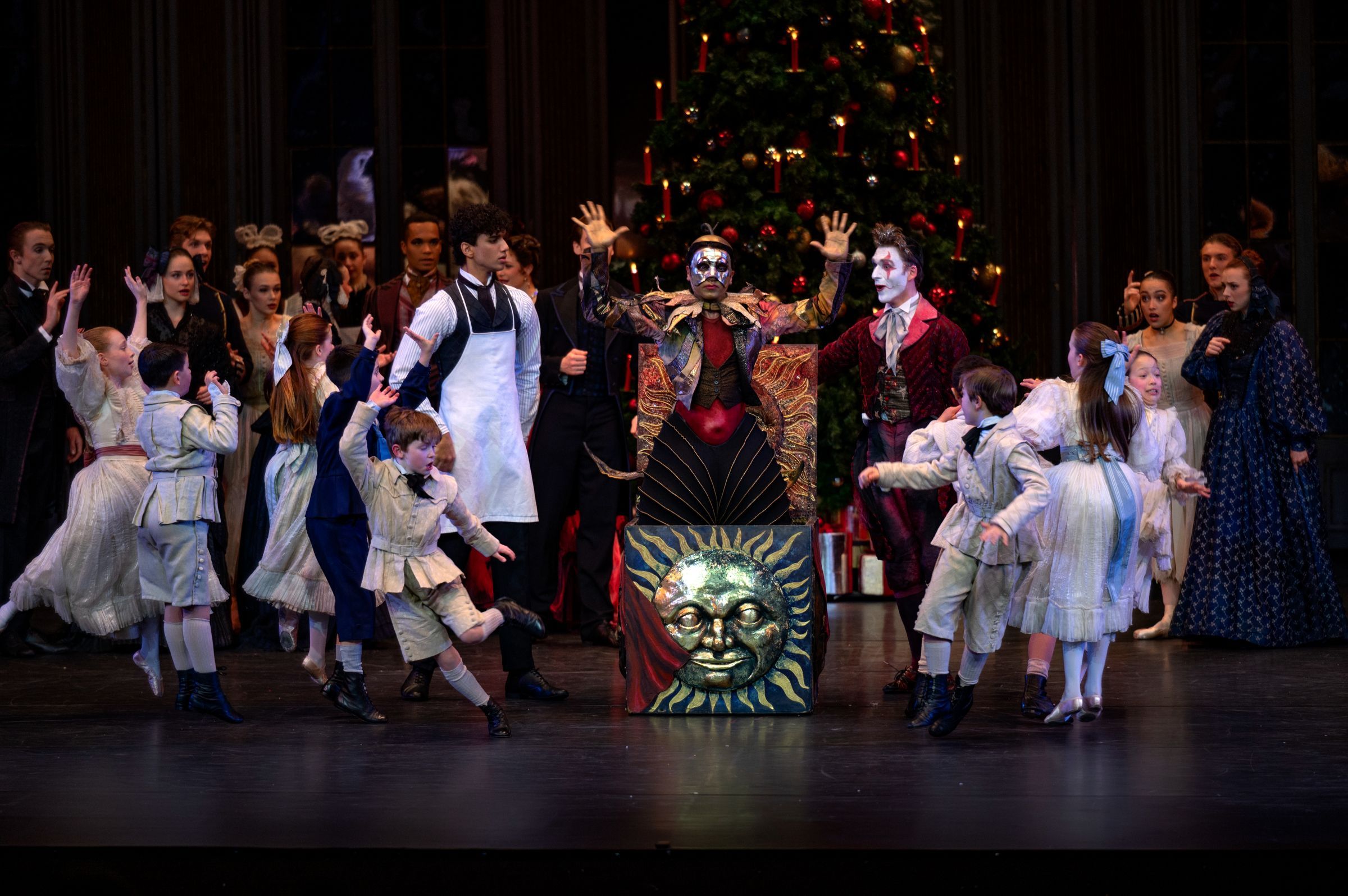 Birmingham Royal Ballet in Sir Peter Wright's <i>The Nutcracker</i> © Annabel Moeller