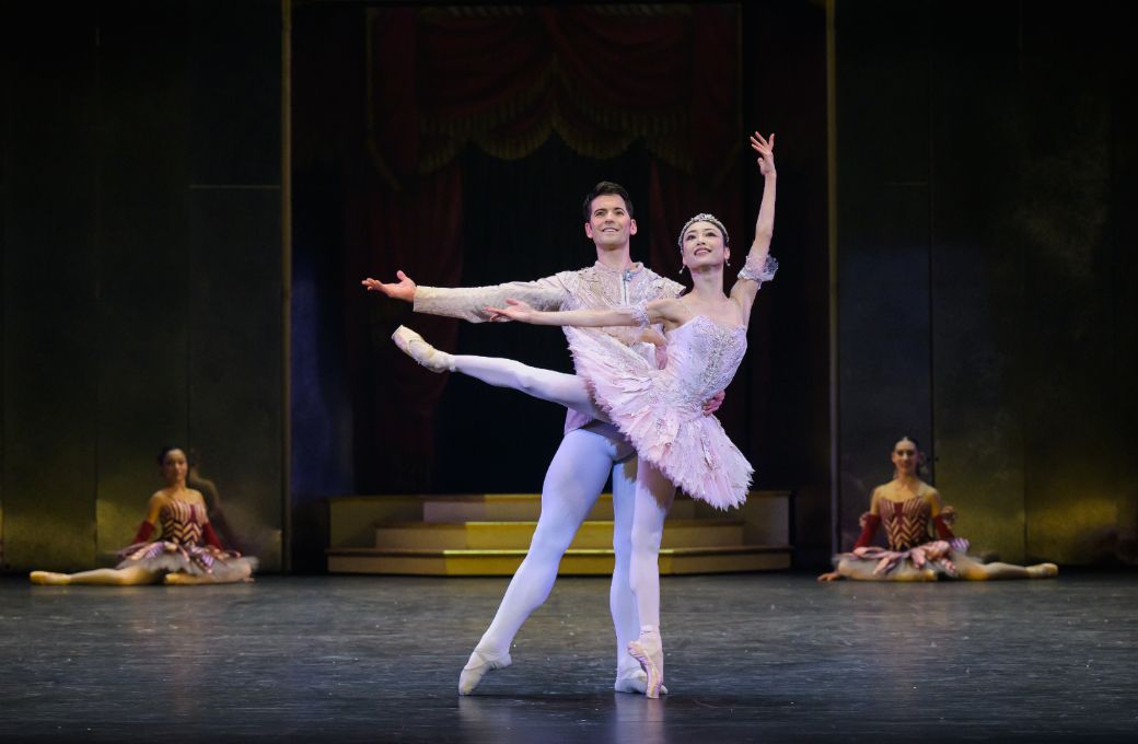 Mathias Dingman as the Prince and Momoko Hirata as the Sugar Plum Fairy in <i>The Nutcracker</i> © Drew Tommons