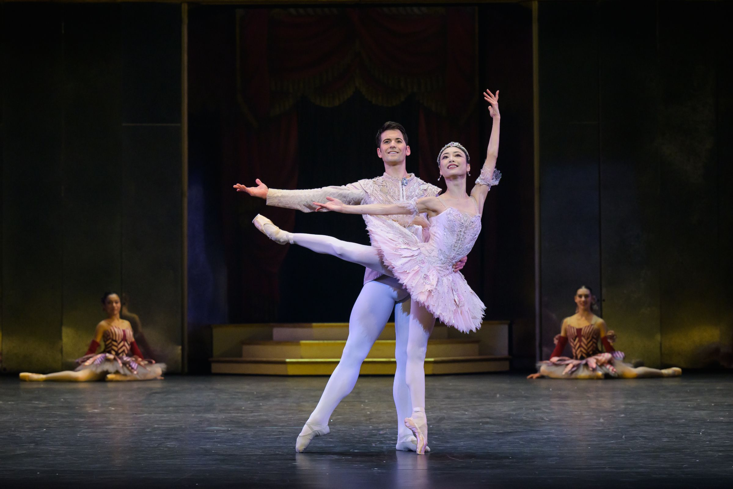 Mathias Dingman as the Prince and Momoko Hirata as the Sugar Plum Fairy in <i>The Nutcracker</i> © Drew Tommons