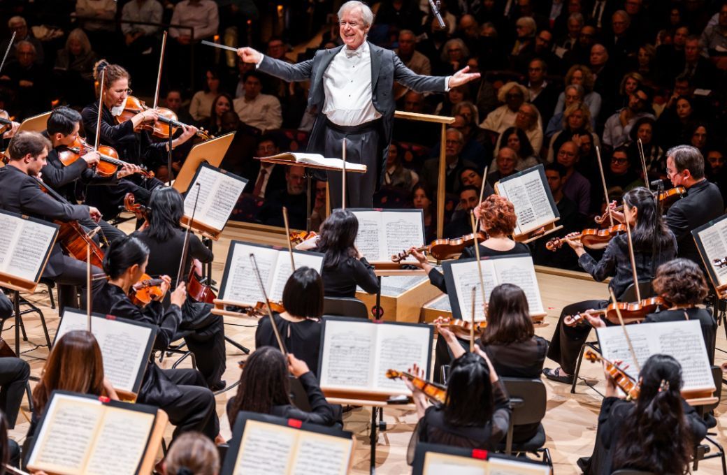 David Robertson conducts the New York Philharmonic © Chris Lee