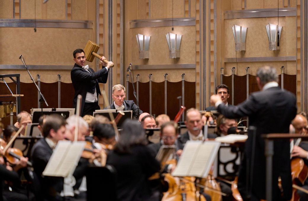 Marc Damoulakis brings down the hammer in Mahler 6 &copy; Roger Mastroianni, courtesy of The Cleveland Orchestra