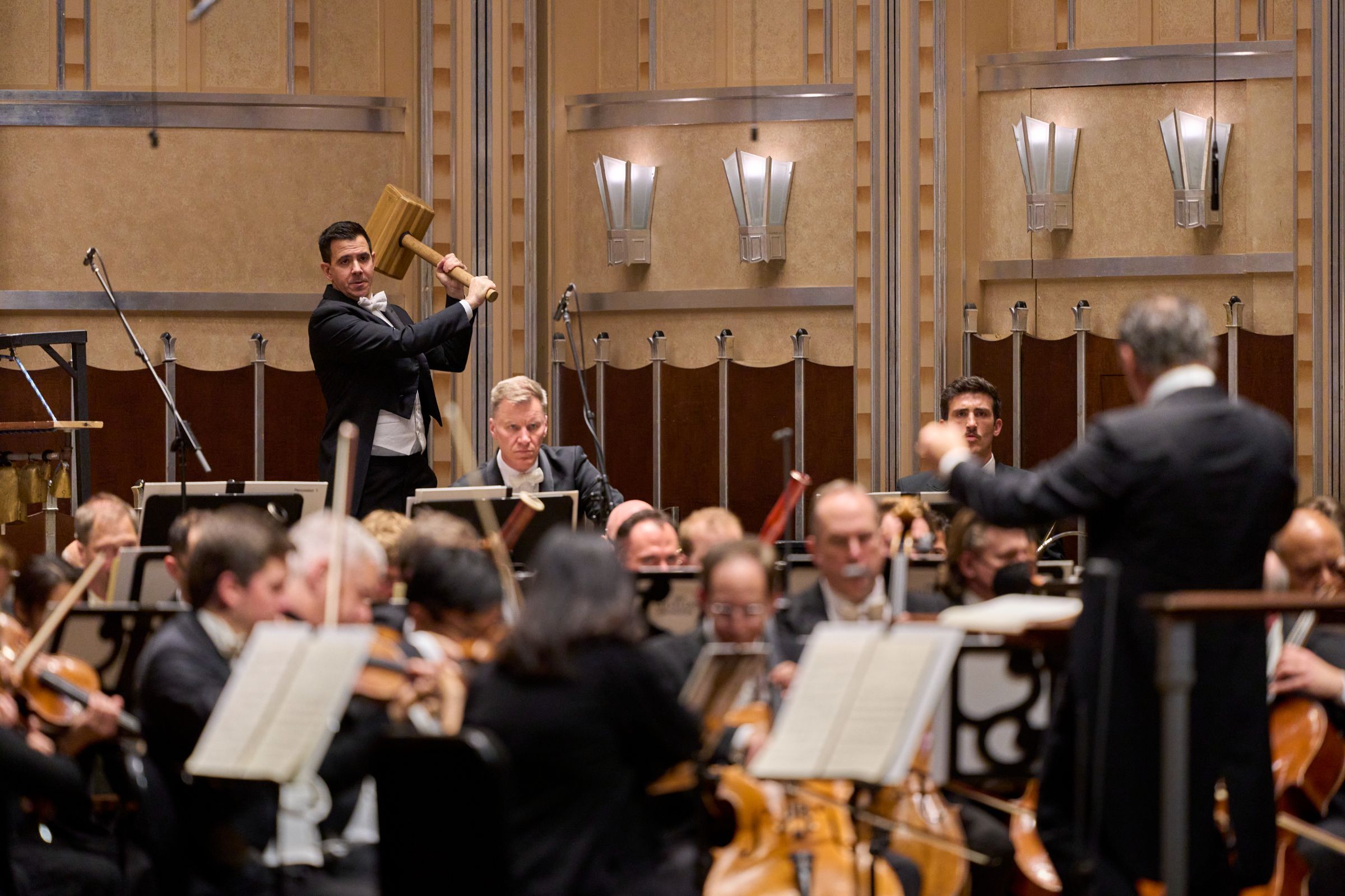 Marc Damoulakis brings down the hammer in Mahler 6 &copy; Roger Mastroianni, courtesy of The Cleveland Orchestra