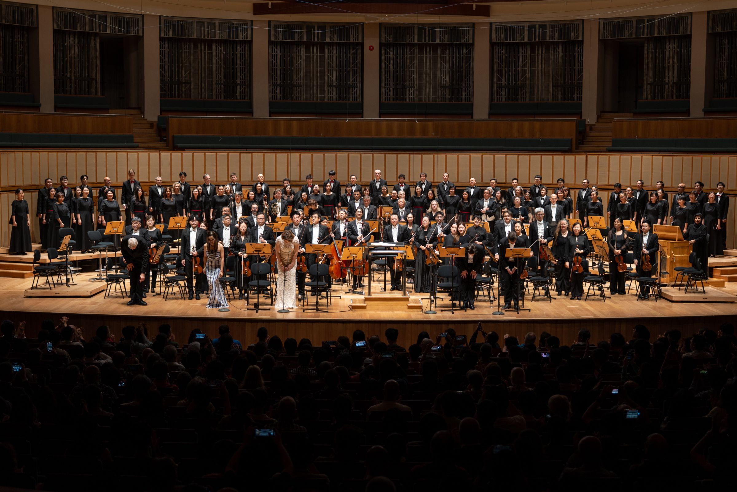 Hannu Lintu, vocal soloists and choir perform Haydn's <i>Nelson Mass</i> &copy; Yoricko Liu/Singapore Symphony Orchestra