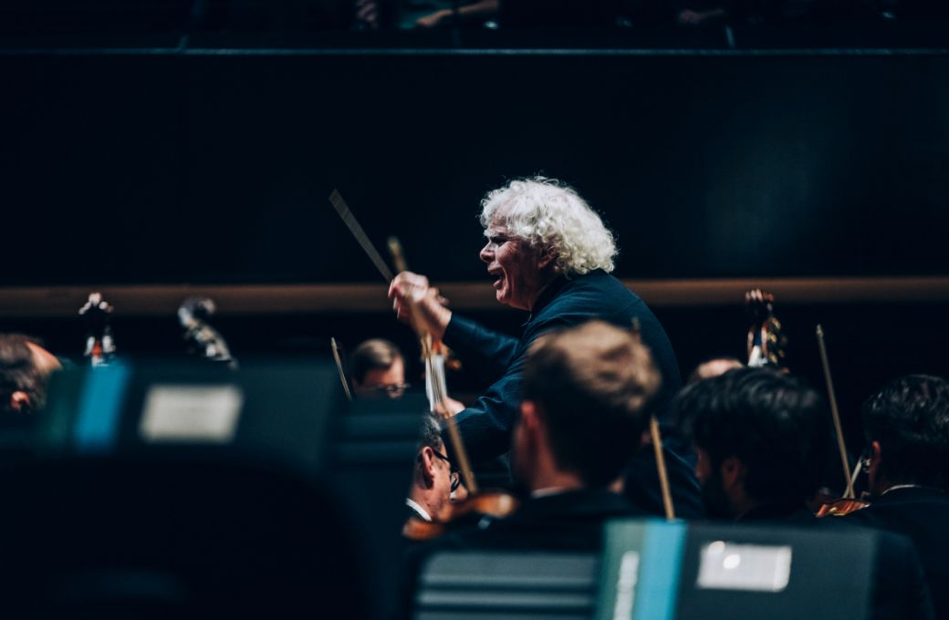 Simon Rattle dirige l'Orchestre symphonique de la radio bavaroise à la Philharmonie © Ondine Bertrand / Cheeese