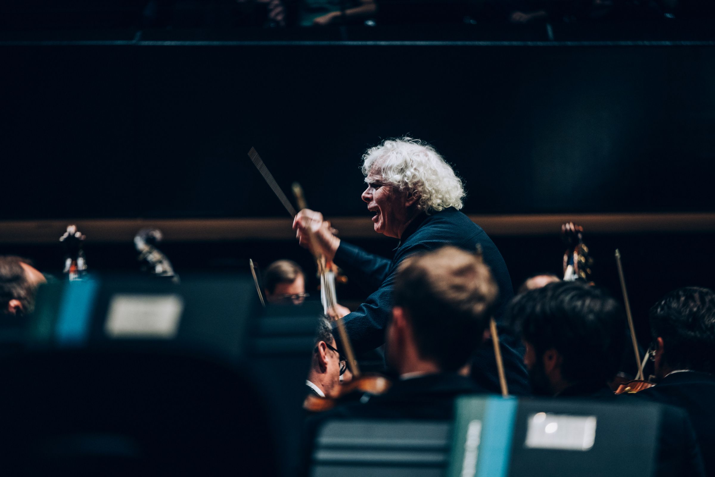 Simon Rattle dirige l'Orchestre symphonique de la radio bavaroise à la Philharmonie &copy; Ondine Bertrand / Cheeese