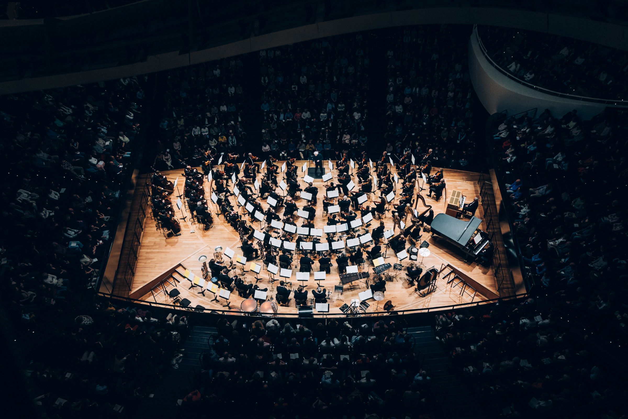 Simon Rattle dirige l'Orchestre symphonique de la radio bavaroise à la Philharmonie &copy; Ondine Bertrand / Cheeese
