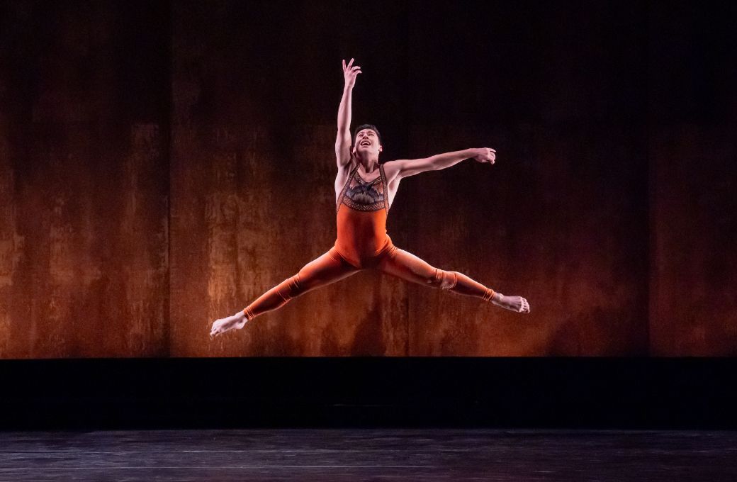 Yuniel Betancourt in Lauren Lovette's <i>stim</i> © Hisae Aihara