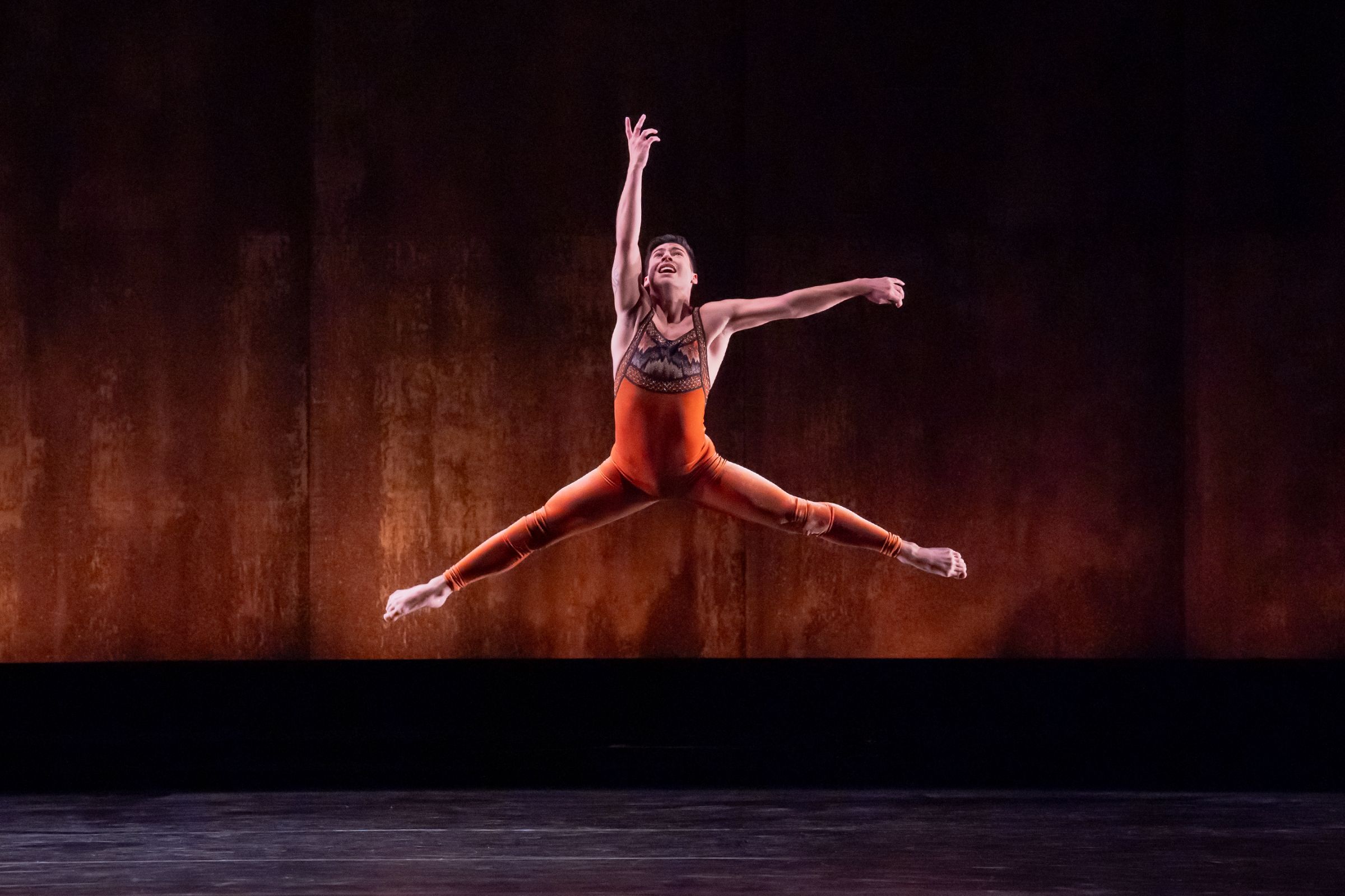 Yuniel Betancourt in Lauren Lovette's <i>stim</i> © Hisae Aihara