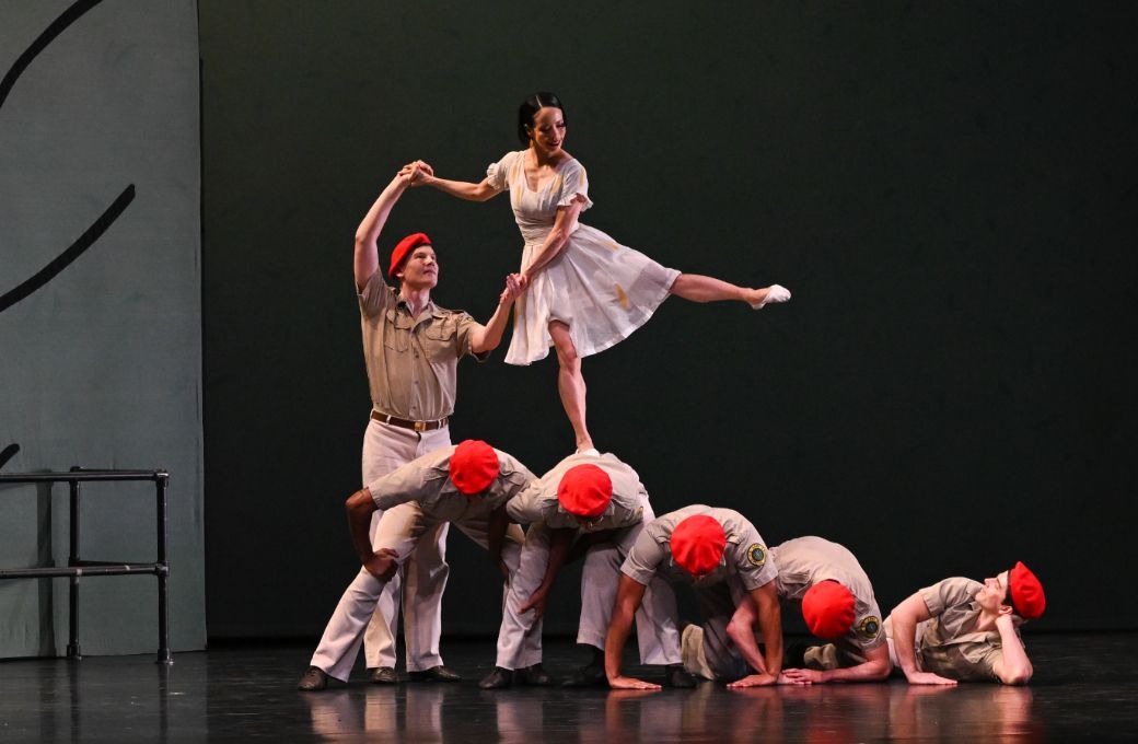 Lee Duveneck and Madelyn Ho with PTDC in Talor's <i>Sunset</i> © Ron Thiele