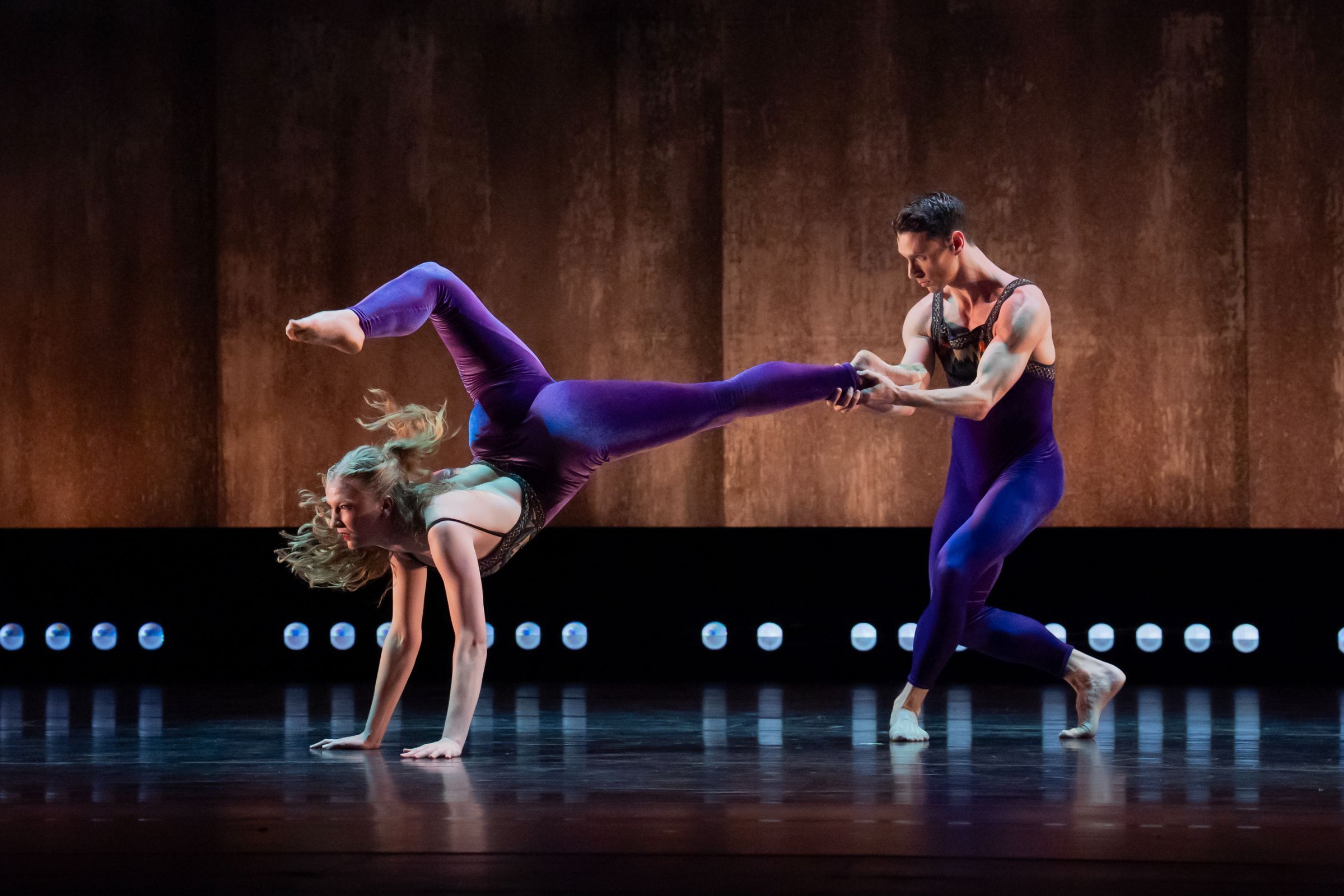 Elizabeth Chapa and John Harange in Lauren Lovette's <i>stim</i> © Hisae Aihara