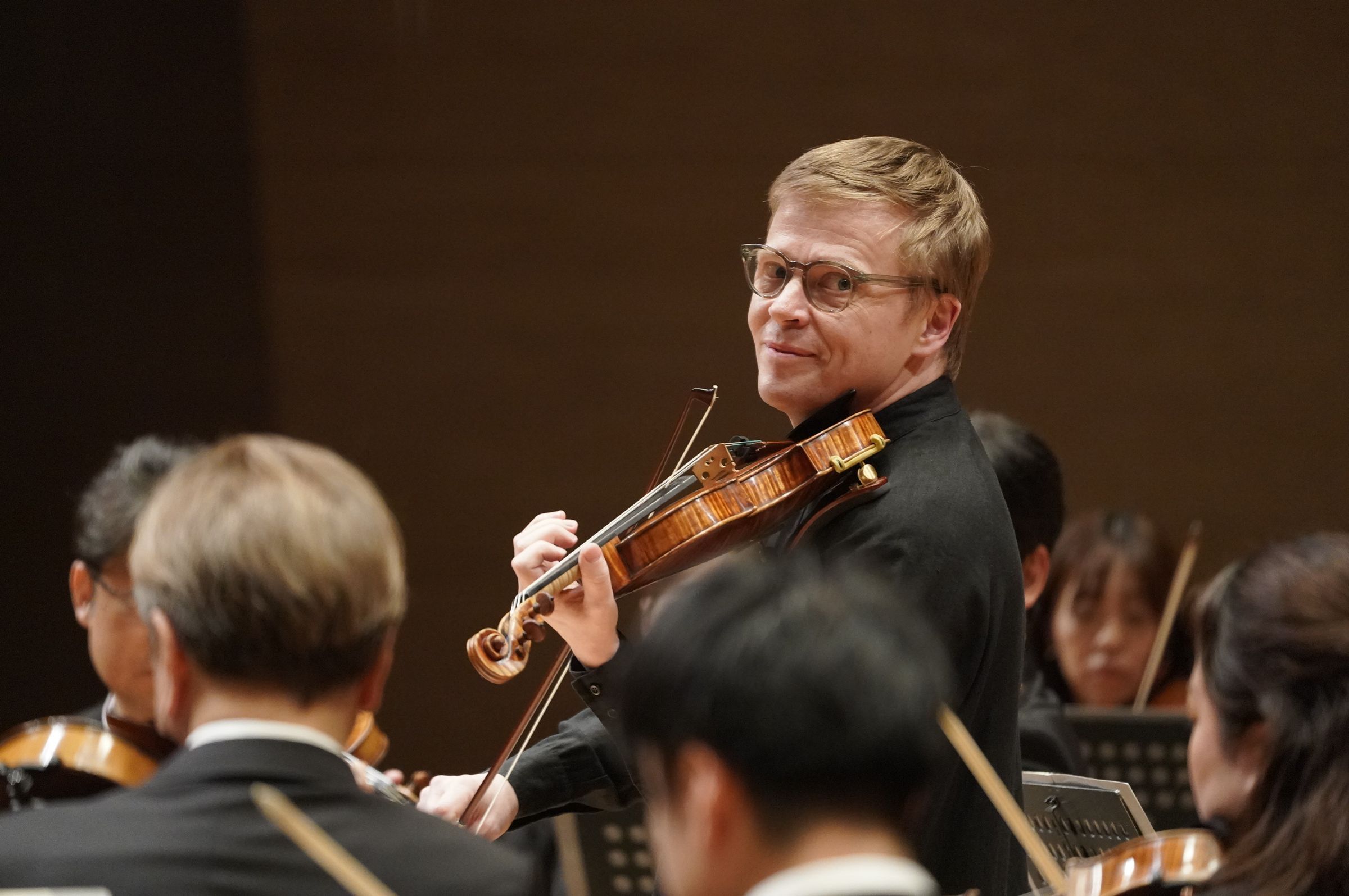 Pekka Kuusisto performs with Tokyo Metropolitan Symphony © Rikimaru Hotta