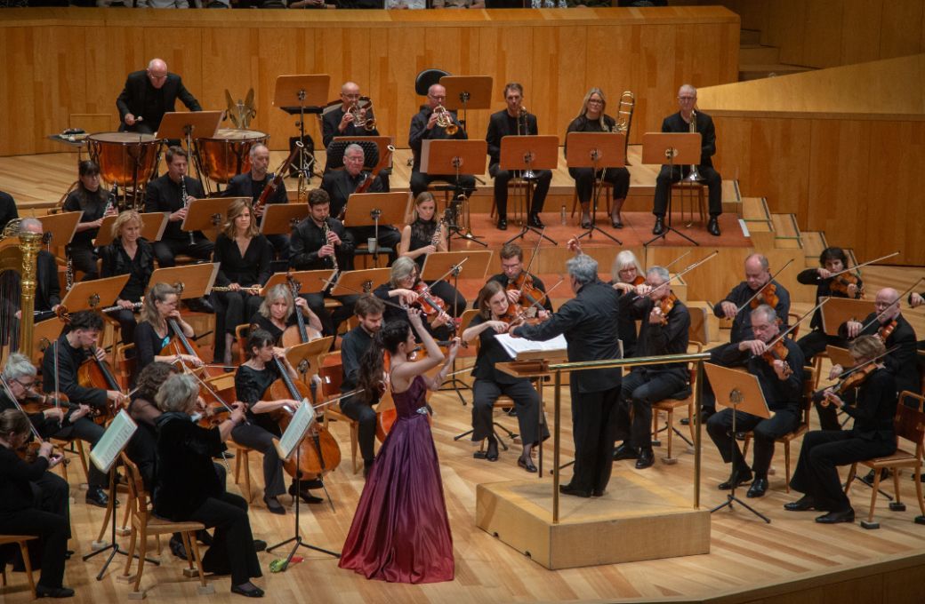 Mar&iacute;a Due&ntilde;as junto a Antonio Pappano y la Chamber Orchestra of Europe &copy; Auditorio de Zaragoza