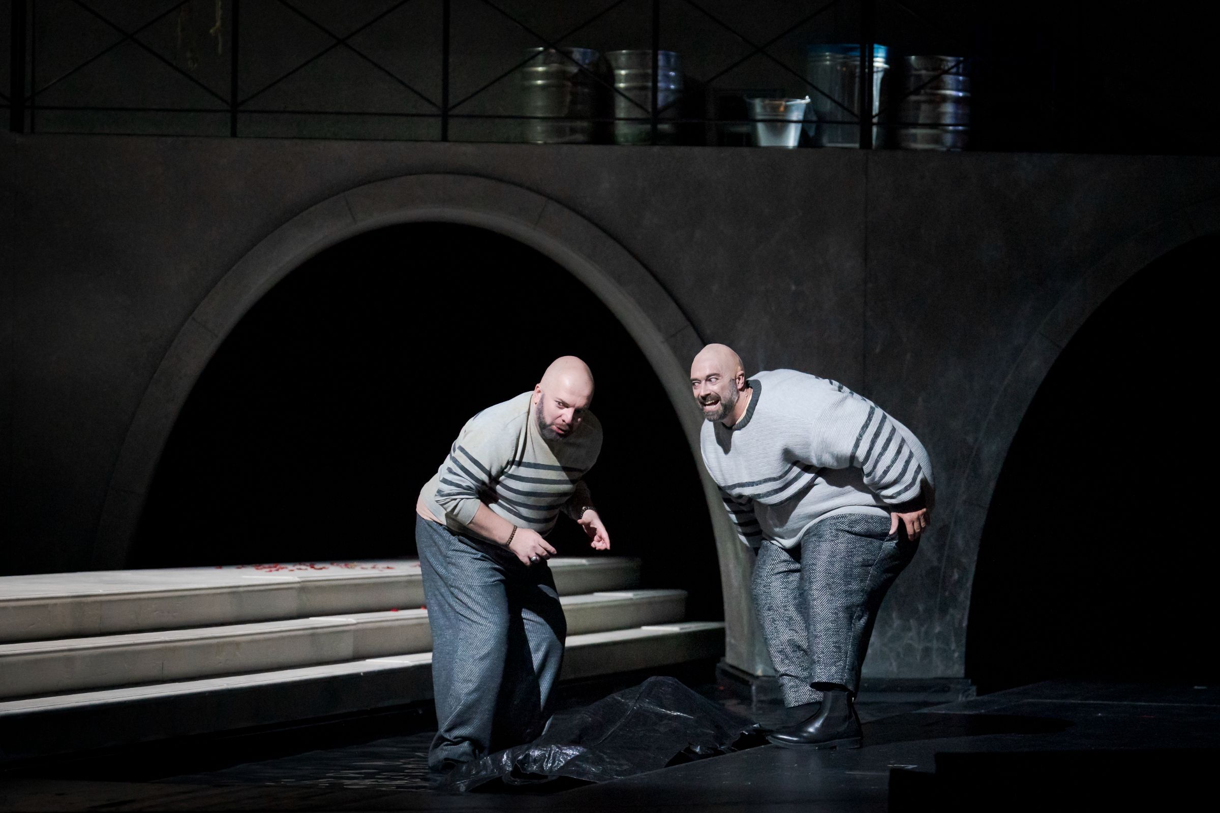 Nikoloz Lagvilava (Rigoletto) und Wilfried Zelinka (Sparafucile) &copy; Werner Kmetitsch | Oper Graz