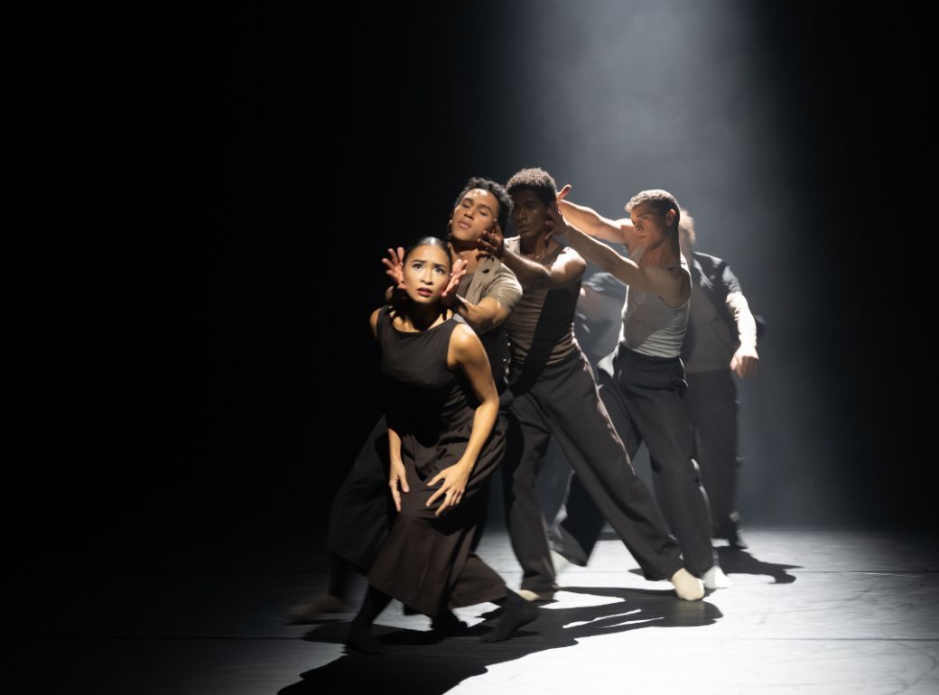 Sahel Flora Pascual and London City Ballet in Tasha Chu's <i>Soon</i> © Photography by ASH