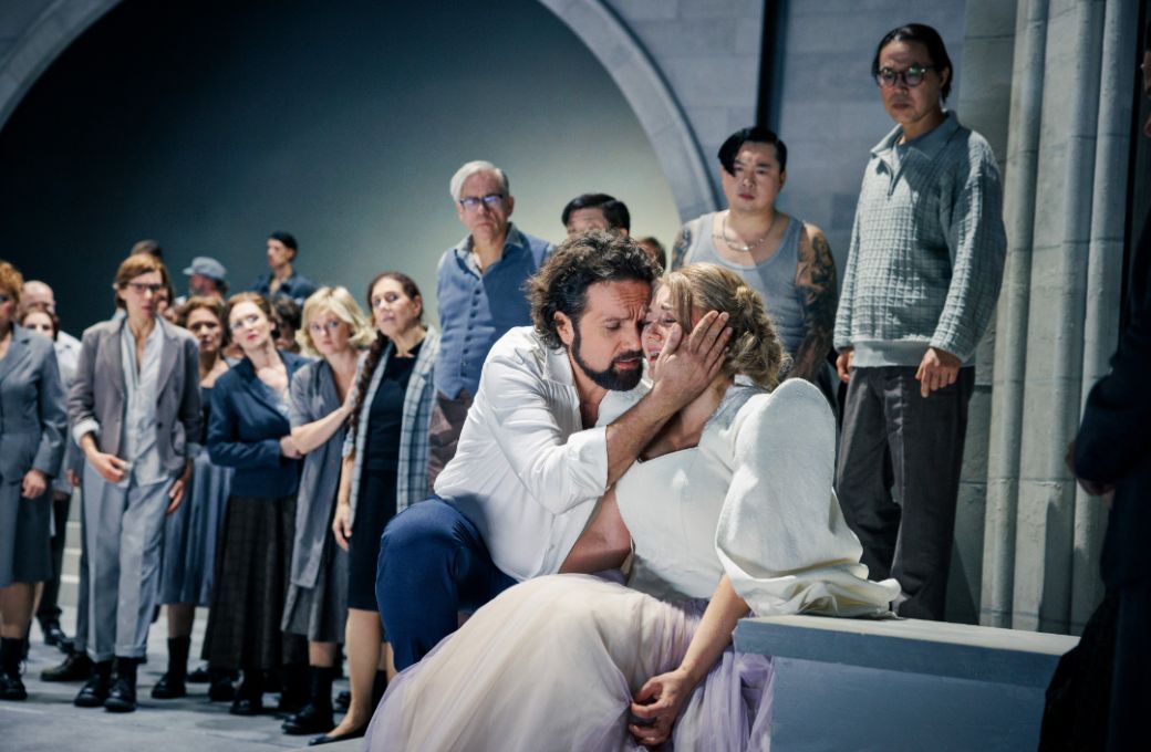 Mirko Roschkowski (Lohengrin) und Pauliina Linnosaari (Elsa) &copy; Felix Grünschloß