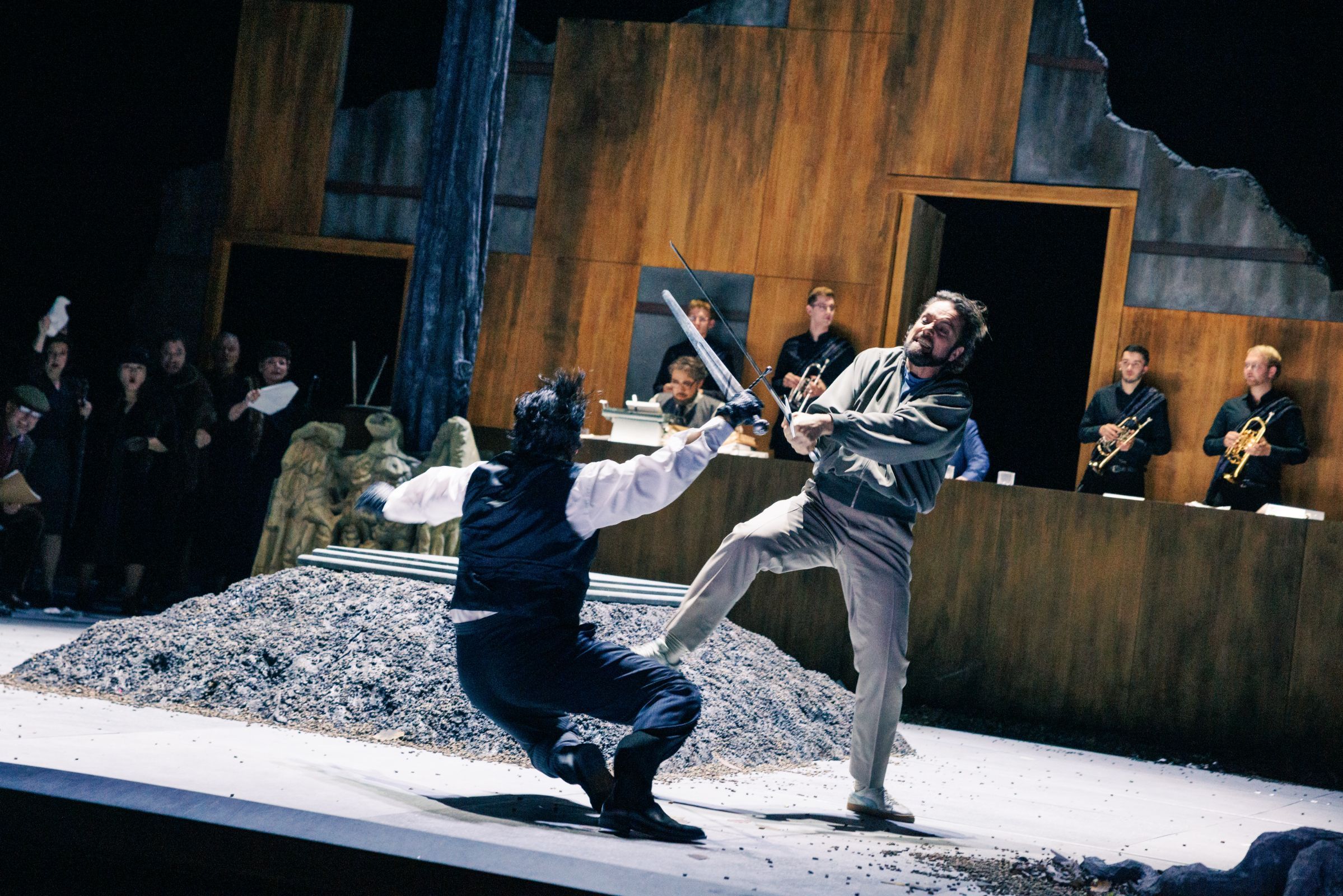 Mirko Roschkowski (Lohengrin) und Kihun Yoon (Friedrich von Telramund) &copy; Felix Grünschloß
