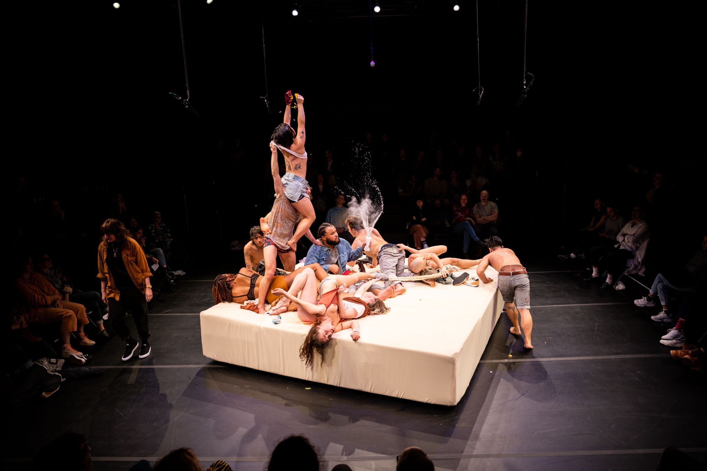 <i>Weathering</i> de Faye Driscoll © Maria Baranova, Courtesy New York Live Arts