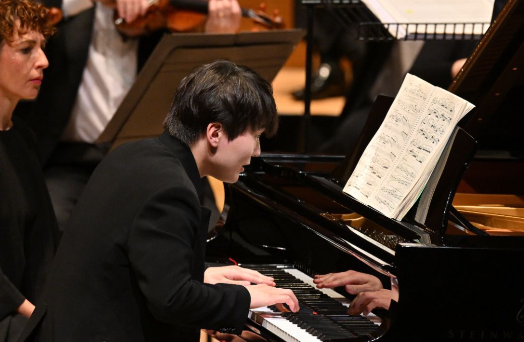 Seong-Jin Cho and the London Symphony Orchestra &copy; LSO | Mark Allan