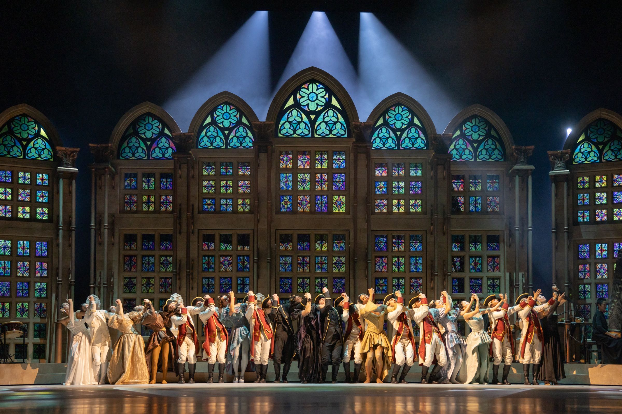 Le Ballet du Grand Théâtre de Genève in <i>Bal Impérial</i> © Gregory Batardon