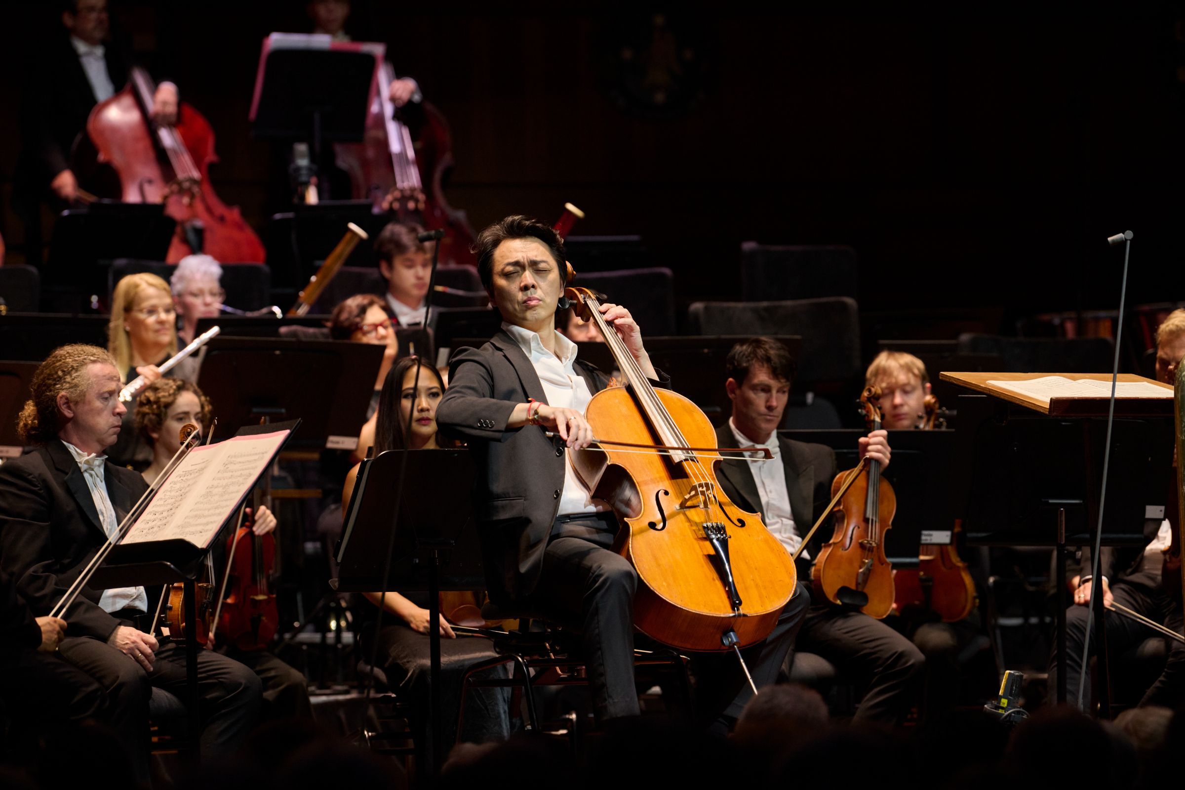 Li-Wei Qin and the West Australian Symphony Orchestra © Rebecca Mansell