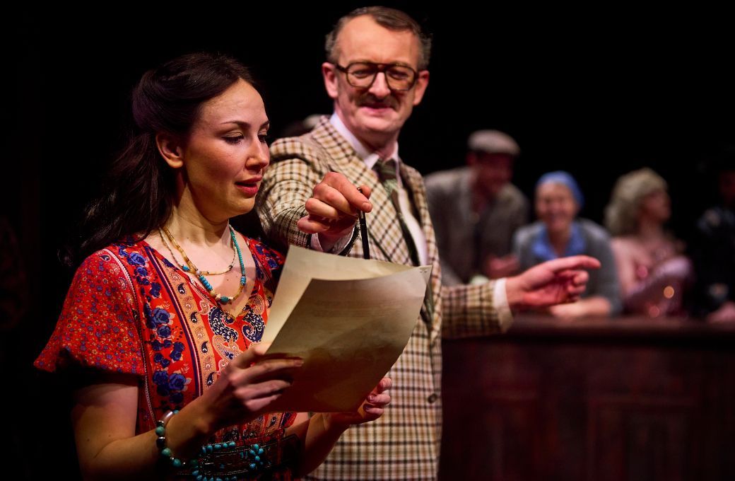 Amy Ní Fhearraigh (Mařenka) and John Molloy (Kecal) © Pato Cassinoni