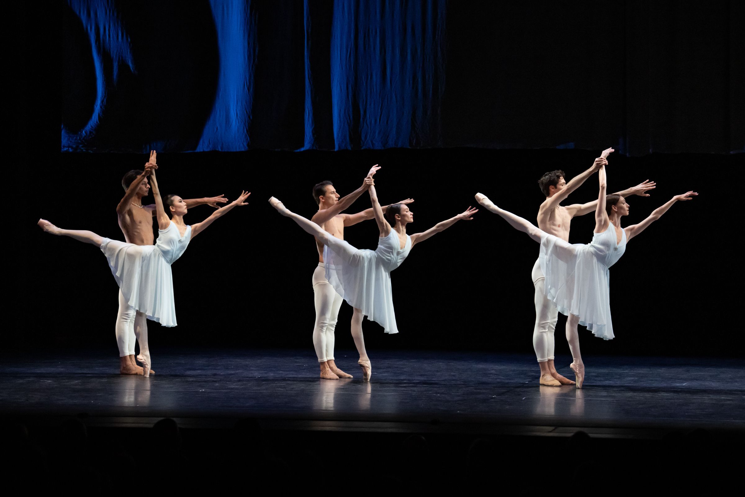 Dutch National Ballet in Hans van Manen's <i>Adagio Hammerklavier</i> &copy; Steven Pisano