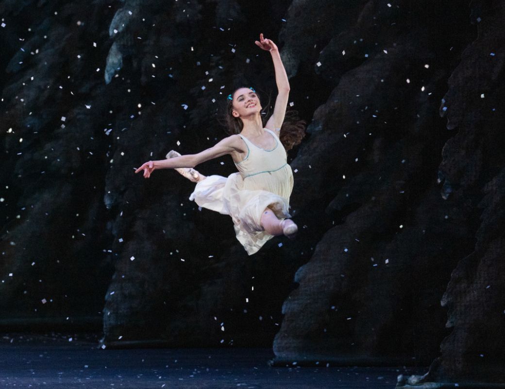 Viola Pantuso as Clara in Sir Peter Wright's <i>The Nutcracker</i> &copy; ROH 2023, Andrej Uspenski