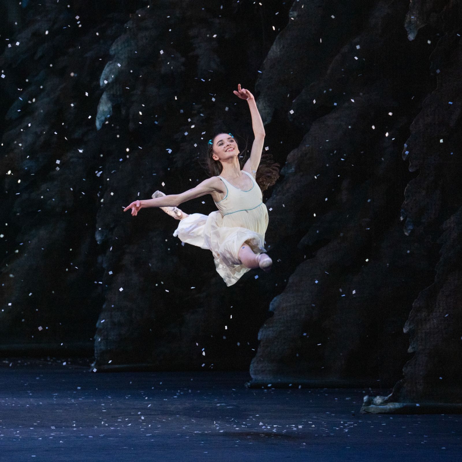 Viola Pantuso as Clara in Sir Peter Wright's <i>The Nutcracker</i> &copy; ROH 2023, Andrej Uspenski