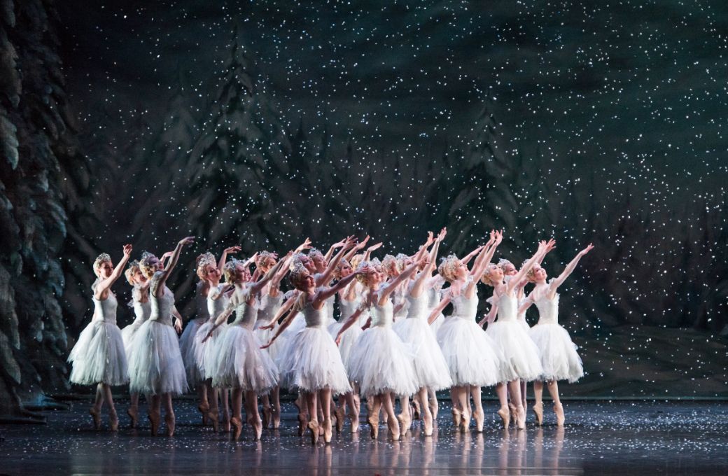 The Royal Ballet as Snowflakes in Sir Peter Wright's <i>The Nutcracker</i> &copy; ROH 2015, Tristram Kenton