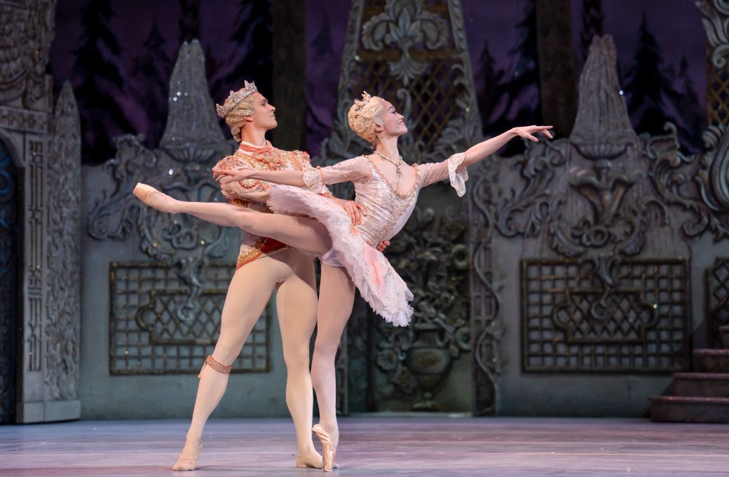 William Bracewell as The Prince and Fumi Kaneko as The Sugar Plum Fairy in <i>The Nutcracker</i> &copy; 2025 RBO, Andrej Uspenski