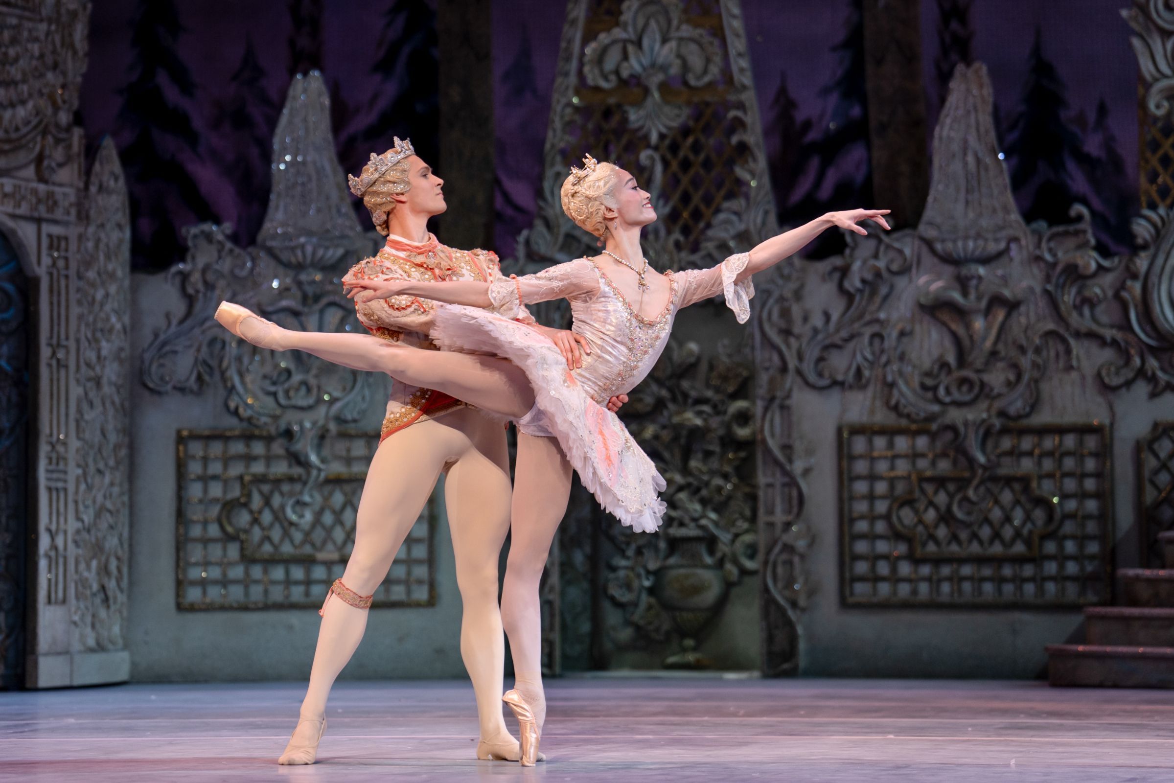 William Bracewell as The Prince and Fumi Kaneko as The Sugar Plum Fairy in <i>The Nutcracker</i> &copy; 2025 RBO, Andrej Uspenski